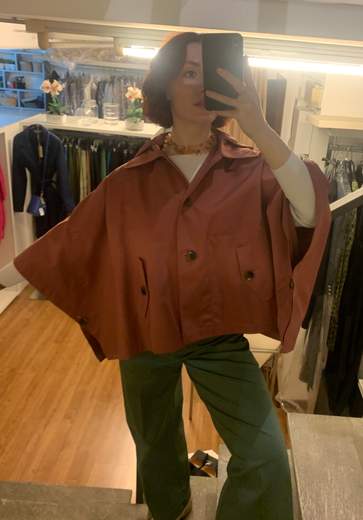 Giubbotto Impermeabile Corto Con Cappuccio Veronique Roses