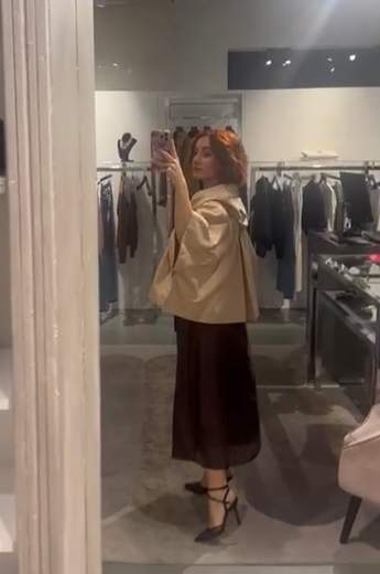 Giubbotto Impermeabile Corto Con Cappuccio Veronique Roses