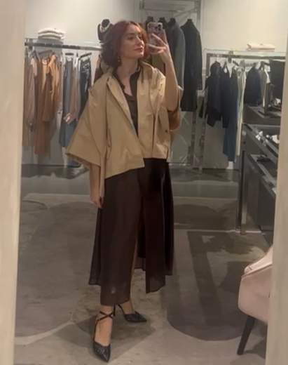 Giubbotto Impermeabile Corto Con Cappuccio Veronique Roses