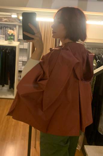 Giubbotto Impermeabile Corto Con Cappuccio Veronique Roses