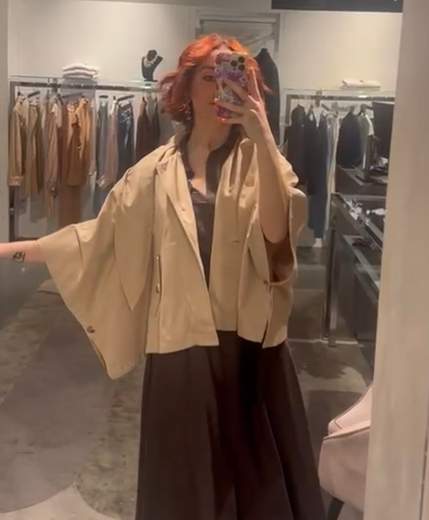 Giubbotto Impermeabile Corto Con Cappuccio Veronique Roses