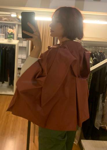 Giubbotto Impermeabile Corto Con Cappuccio Veronique Roses