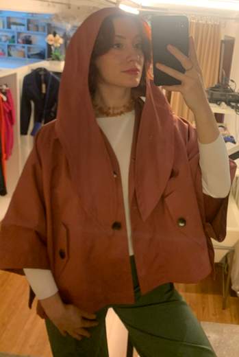 Giubbotto Impermeabile Corto Con Cappuccio Veronique Roses