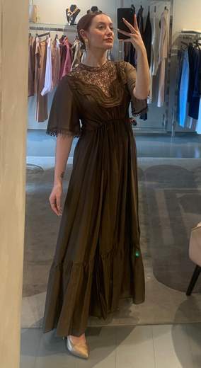 Abito Lungo Con Balza Ed Inserti In Pizzo Anitie