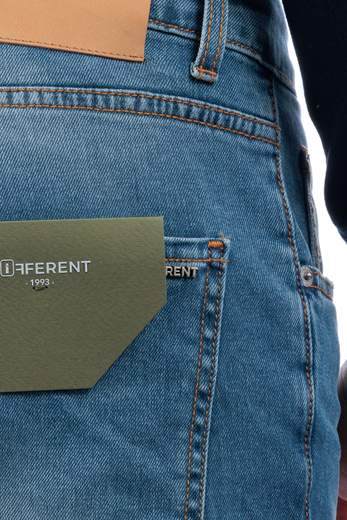 DIFFERENT JEANS UOMO