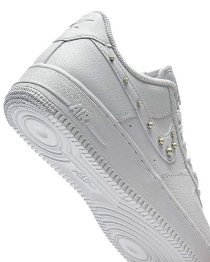 NIKE IU7557-100