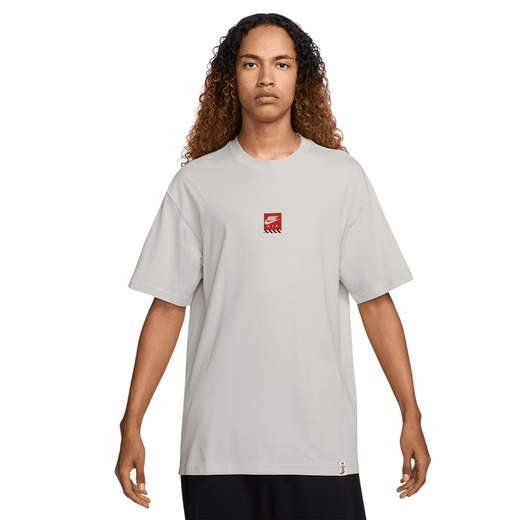 NIKE U NSW TEE M90 OC SOLE FOOD