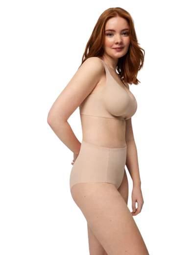 YSABEL MORA MUTANDINA DI CONTROLLO MODELLANTE NUDE