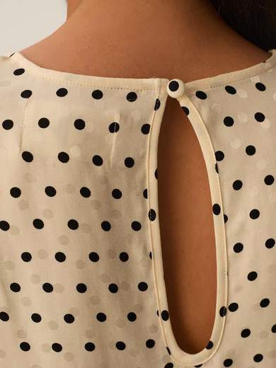 DES PETITS HAUTS YELENA