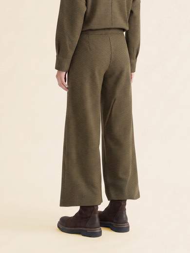 NIU' AW26225J211