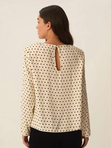 DES PETITS HAUTS YELENA