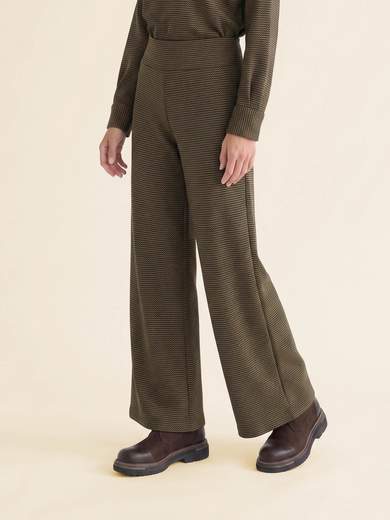NIU' AW26225J211