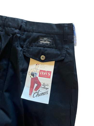 LEVI’S COLLEGE CHINOS