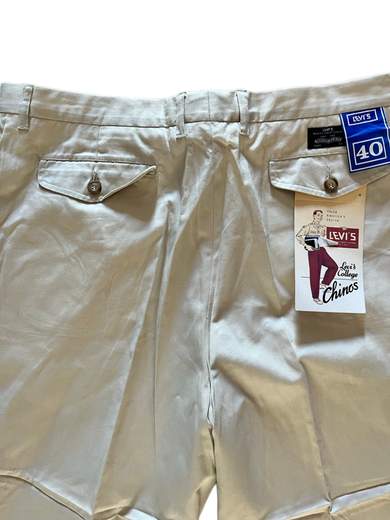 LEVI’S COLLEGE CHINOS