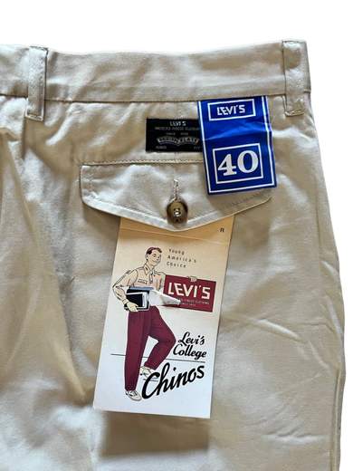 LEVI’S COLLEGE CHINOS