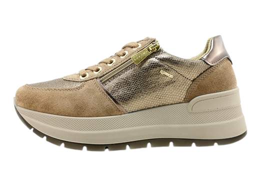 Scopri le Sneakers Donna IGI&CO 6675222 KOLA in pelle laminata bronzo e camoscio, comode e ammortizzate. Acquista ora su Laporta Calzature!<br /><br />Le Sneakers Donna IGI&CO 6675222 KOLA, disponibili su Laporta Calzature, sono perfette per chi ama uno stile deciso e chic con il massimo del comfort. <br />Realizzate in pelle laminata bronzo e camoscio fango, queste sneakers aggiungono un tocco glamour al look sportivo. <br />La fodera in morbido tessuto tecnico e il sottopiede imbottito estraibile garantiscono freschezza e comodità in ogni momento, perfette per le giornate più dinamiche! <br />La chiusura con lacci dona un look classico, mentre il fondo ginnico in poliuretano ammortizzato di 5,5 cm regala altezza senza sacrificare la leggerezza. <br />Ideali per aggiungere grinta al tuo guardaroba, acquista ora su Laporta Calzature e cammina con stile!