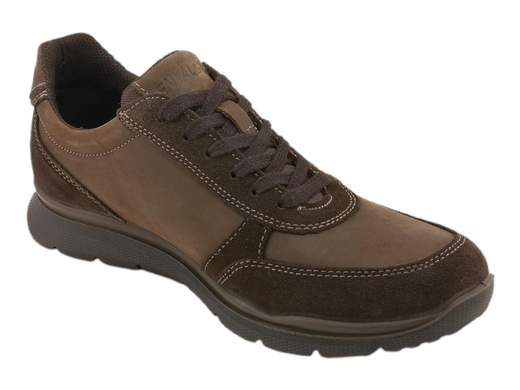 Sneakers in nabuk e pelle scamosciata color caffè con zip laterale, soletta memory foam e suola ammortizzata. Comode per lavoro e uso quotidiano.<br /><br />Queste sneakers in pelle nabuk e pelle scamosciata color caffè uniscono eleganza discreta e praticità quotidiana, ideali per chi cerca una scarpa versatile da indossare tutto il giorno. La fodera traspirante contribuisce a mantenere il piede asciutto e confortevole anche nelle giornate più intense.<br /><br />La calzata è morbida e stabile, merito della soletta estraibile in pelle memory foam, che ammortizza l’appoggio e accompagna il passo con naturalezza. La doppia chiusura con lacci a 6 fori e zip laterale garantisce una regolazione precisa e una calzata rapida, perfetta per chi è sempre in movimento.<br /><br />Il fondo platform in poliuretano da 3,5 cm è leggero, flessibile e ammortizzante: riduce l’affaticamento e rende queste sneakers adatte a lunghe camminate, spostamenti urbani e utilizzo prolungato anche in ufficio.<br /><br />Una sneaker pensata per chi vuole comfort reale, stile sobrio e qualità italiana, senza rinunciare alla praticità quotidiana.<br />Aggiungile ora al carrello e goditi ogni giornata con il massimo comfort e uno stile sempre curato.