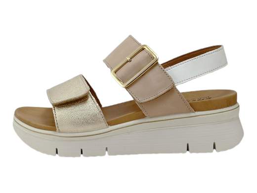 Scopri i Sandali Donna ENVAL Soft 5793633 Sharon in pelle bicolore con fasce regolabili, comodi e flessibili, su Laporta Calzature. Acquista ora!<br /><br />I Sandali Donna ENVAL Soft 5793633 Sharon, disponibili su Laporta Calzature, offrono un perfetto equilibrio tra eleganza e comfort. <br />Realizzati in pelle bicolore, questi sandali sono dotati di due fasce regolabili a strappo che permettono una calzata comoda e personalizzata per ogni piede. <br />Il fondo zeppa di 4 cm è leggero e flessibile, garantendo agilità e supporto ottimali. Il sottopiede morbido in pelle offre un comfort eccezionale e una stabilità duratura, ideale per un uso prolungato. <br />Orgogliosamente Made in Italy, questi sandali rappresentano la qualità e lo stile italiani. <br />Non perdere l'opportunità di aggiungere un tocco di classe al tuo guardaroba, acquista ora su Laporta Calzature!