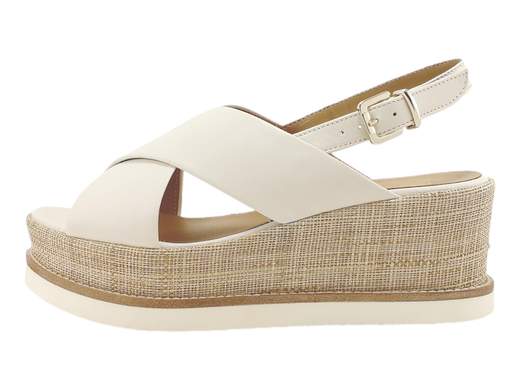 Sandali con zeppa Gianmarco Sorelli: pelle morbida, rafia chic e comfort Extralight. Eleganza Made in Italy che si fa notare (e sentire bene).<br /><br />Quando il caldo chiama, Gianmarco Sorelli 2153/JIL/XLG risponde con classe, comodità e una zeppa che fa il suo dovere... con stile.<br />Le fasce incrociate in morbida pelle abbracciano il piede con decisione ma con dolcezza (tipo carezza ben studiata), mentre il cinturino slingback con fibbia regala la tenuta perfetta anche quando sei di corsa – verso un aperitivo, ovviamente.<br /><br />Il sottopiede in pelle imbottito, il vero alleato delle tue giornate infinite, incontra una zeppa da 6,5 cm fasciata in elegante tessuto di rafia, per un look che grida "vacanze mediterranee" anche in città.<br /><br />A completare il tutto, la suola in gomma Extralight: leggera, ammortizzante, praticamente un cuscino sotto i piedi.<br />Perfetti come sandali con zeppa eleganti, ideali per look chic ma casual, questi sandali *Made in Italy* sono un concentrato di artigianalità, gusto e comfort da portare con disinvoltura ovunque. Anche in quel posto dove il dress code è "comoda ma favolosa".