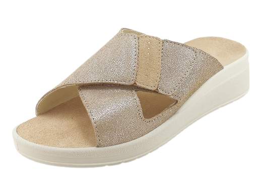 Ciabatte donna zeppa Grunland CE0460 DIDA in camoscio laminato con plantare estraibile RE-SOFT. Comode, leggere e regolabili per ogni occasione.<br /><br />Ciabatte da donna Grunland CE0460 DIDA: un mix di comfort e brillantezza che conquista subito. La tomaia a fasce incrociate in camoscio laminato, arricchita da dettagli in camoscio con borchiette, dona un tocco glam senza rinunciare alla praticità.<br /><br />Grazie alla chiusura completamente apribile a strappo, la calzata è sempre regolata su misura, per adattarsi ad ogni esigenza. Il plantare imbottito RE-SOFT in pelle, estraibile e sostituibile, garantisce il massimo del comfort anche a chi utilizza un plantare personale.<br /><br />La zeppa in poliuretano da 4 cm è leggera, stabile e ammortizzante, perfetta per accompagnarti nelle tue giornate con passo sicuro e rilassato.<br /><br />Scegli le Grunland CE0460: la ciabatta che unisce comodità, leggerezza e quel pizzico di stile che non guasta mai.