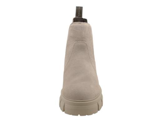 Stivaletti Chelsea IGI&CO donna in pelle scamosciata visone. Comodi, caldi e versatili con fondo carrarmato. Scopri su Laporta Calzature! Made in Italy. <br /><br />Quando il freddo chiama, gli stivaletti Chelsea IGI&CO 6664222 Soraya rispondono con stile! <br />Realizzati in pelle scamosciata color visone, con i tipici elastici laterali per una calzata facile e veloce, uniscono praticità e tendenza. <br />Il sottopiede imbottito estraibile e il fondo carrarmato leggero con tacco da 5 cm garantiscono comfort, stabilità e quel tocco di grinta in più. <br />Perfetti per ogni occasione, dal lavoro alle serate con gli amici, anche nelle giornate più fredde. <br />Scoprili ora su Laporta Calzature e porta il Made in Italy ai tuoi piedi. Clicca e acquista subito!