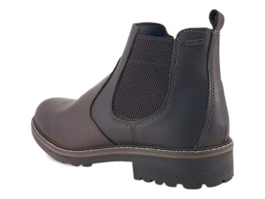 Stivaletti uomo impermeabili in nabuk con GORE-TEX, caldi e traspiranti, ideali per inverno, pioggia e uso quotidiano.<br /><br />Questi stivaletti da uomo uniscono l’eleganza pulita di un Chelsea alla funzionalità tecnica di un anfibio invernale, risultando estremamente versatili e affidabili. La tomaia è realizzata in nabuk ingrassato color Testa di Moro, trattato per respingere l’acqua, mentre la fodera in GORE-TEX garantisce una protezione totale dall’umidità: l’acqua non entra, ma il piede resta asciutto e traspirante anche dopo molte ore.<br /><br />Esternamente presentano il classico elastico laterale, ma sono arricchiti da una zip interna che rende la calzata più rapida e pratica, senza compromettere la linea elegante. La soletta in pelle imbottita, estraibile e traspirante migliora ulteriormente il comfort, offrendo sostegno e benessere continuo durante l’uso quotidiano.<br /><br />Il fondo in poliuretano isolante, leggero e flessibile, è dotato di un leggero carrarmato e di un tacco da 3 cm, studiato per garantire stabilità e sicurezza anche su superfici bagnate o scivolose. La calzata è comoda e bilanciata, ideale per affrontare inverno, pioggia e giornate fredde senza rinunciare allo stile.<br /><br />Un Chelsea solo all’apparenza, ma con anima tecnica e spirito urbano, perfetto per il lavoro, gli spostamenti quotidiani e le uscite serali. Sceglilo se cerchi uno stivaletto elegante, impermeabile e pronto a tutto.