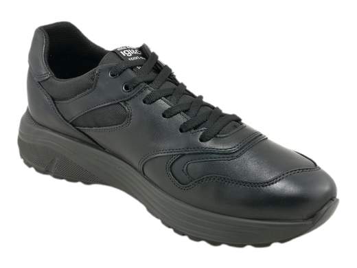Sneakers uomo IGI&CO in pelle nera con inserti tecnici, soletta memory foam estraibile e fondo running leggero. Ideali per camminare a lungo.<br /><br />Le sneakers uomo IGI&CO 8640500 Seth sono pensate per chi cerca comfort elevato, qualità dei materiali e praticità quotidiana.<br />La tomaia è realizzata in pelle nera con inserti in tessuto tecnico, una combinazione che assicura resistenza, traspirabilità e uno stile sobrio facilmente abbinabile.<br /><br />La calzata è comoda e stabile, supportata dalla soletta estraibile in pelle con memory foam, progettata per assorbire gli impatti e garantire benessere anche dopo molte ore di utilizzo.<br />La chiusura con lacci a 6 fori consente una regolazione precisa e personalizzata, adattandosi perfettamente alla forma del piede.<br /><br />Elemento distintivo di questo modello è il fondo running in poliuretano alto 4 cm, leggero e flessibile, studiato per offrire ammortizzazione e sostegno durante la camminata.<br />La particolare conformazione del fondo proietta il peso in avanti, migliorando la postura del passo e rendendo queste sneakers ideali per lunghe camminate e uso prolungato giornaliero.<br /><br />Sneakers uomo versatili e funzionali, adatte a outfit casual, lavoro informale e tempo libero, perfette per chi desidera una scarpa pratica ma curata nei dettagli.<br />Made in Italy.