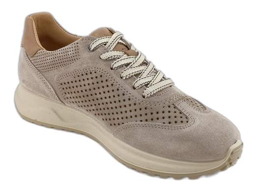 Sneakers uomo traspiranti in pelle scamosciata peltro e cuoio, comode e leggere per ogni look. Perfette dal lavoro all'aperitivo. Scoprile ora!<br /><br />Le Sneakers uomo IgI&CO 7634744 Saronno non sono solo scarpe: sono un manifesto di stile easy-chic. <br />Pelle scamosciata peltro con quel tocco cuoio che urla “classe discreta”, tomaia traforata e fodera in tessuto tecnico per dire addio al sudore anche nei giorni più caldi. <br />Il sottopiede in pelle è estraibile, imbottito e traspirante: comfort stellare e igiene al top. <br />Il fondo in poliuretano leggero da 3,5 cm? Ammortizzante, flessibile, pronto a seguirti dal lavoro al giro con gli amici senza battere suola. <br />E ovviamente, sono Made in Italy.<br />Non perderti la combo perfetta di eleganza informale e comfort tecnico: infilale e non vorrai più toglierle!