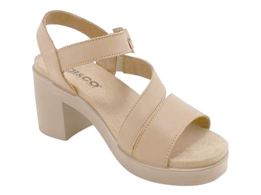 Sandali IGI\&CO Aisha comodi e stabili, con tacco a blocco e calzata extra. Perfetti per chi cammina tanto. Scoprili ora!<br /><br />Hai piedi esigenti e giornate infinite da affrontare? I sandali IGI\&CO Aisha 7674211 sono pronti a farti da spalla (anzi, da suola).<br /><br />Tre fasce avvolgenti abbracciano il piede con eleganza, di cui una regolabile alla caviglia per una calzata personalizzata. La fodera interna è tutta in pelle: freschezza e morbidezza assicurate.<br /><br />Il sottopiede è imbottito come un piccolo cuscino di relax, mentre la suola in poliuretano è ammortizzante e flessibile. Tradotto? Ogni passo è una carezza. E il tacco a blocco di 7 cm con plateau di 1,5 cm ti dà altezza senza farti rimpiangere le sneakers.<br /><br />La calzata extra fa spazio anche ai piedi più “opinionati”. Dall’ufficio alle vacanze, dal supermercato all’aperitivo: sono i sandali classici (ma intelligenti) per donne multitasking.<br /><br />Made in Italy. E si vede.<br />Non lasciarteli scappare, provali ora!