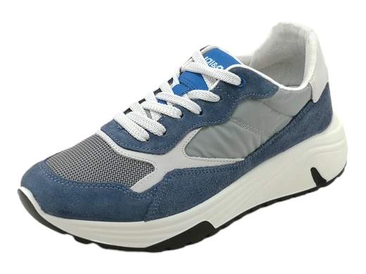 Sneakers Uomo IGI&CO 5637522 Seth in pelle scamosciata e tessuto, con sottopiede estraibile memory foam. Comfort, traspirabilità e stile per l'estate. Made in Italy.<br /><br />Le Sneakers Uomo IGI&CO 5637522 Seth offrono un mix perfetto di comfort e stile. <br />Realizzate in pelle scamosciata e tessuto, queste sneakers aggiungono un tocco di freschezza agli outfit estivi. <br />La fodera in tessuto tecnico traspirante e il sottopiede imbottito memory foam estraibile in pelle garantiscono traspirabilità, igiene e comodità per tutto il giorno. <br />Il fondo ginnico ispirato al running, rialzato posteriormente, ti permette di essere agile e confortevole durante le tue passeggiate in città. <br />Perfette per un look casual ma ricercato, queste sneakers sono un must-have nel guardaroba estivo maschile. Made in Italy. <br />Non perdere l'opportunità di migliorare il tuo stile estivo con queste sneakers versatili e confortevoli!