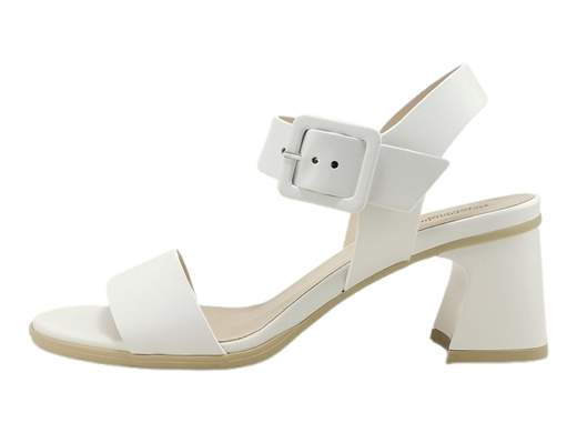 Sandali con tacco NeroGiardini in pelle, eleganti e comodi con fibbia glam e tacco 6 cm. Perfetti per ogni occasione. Scopri lo stile Made in Italy!<br /><br />I sandali donna NeroGiardini E513240D con tacco sono la tua arma segreta per sfoggiare eleganza e sicurezza… senza rinunciare alla comodità. <br />Realizzati interamente in pelle, con fodera coordinata e sottopiede leggermente imbottito (perché sì, il comfort è sexy!), questi sandali con cinturino alla caviglia e maxi fibbia squadrata ti faranno brillare. <br />Il tacco sagomato da 6 cm slancia senza sacrifici, mentre la suola in gomma antiscivolo ti tiene salda anche nei momenti più “scivolosi”.<br />Perfetti per cerimonie, cene eleganti, party estivi o anche solo per sentirti incredibile il lunedì mattina.<br />*Made in Italy*, perché anche i tuoi piedi meritano il meglio.<br />Mettili al carrello prima che lo faccia qualcun'altra!