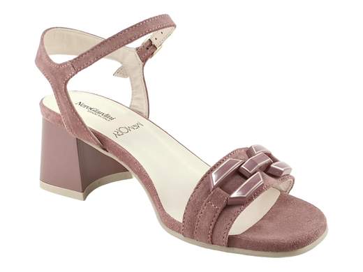 Elegante sandalo NeroGiardini in pelle scamosciata velour colori mou e rosa, tacco a blocco 5,5 cm, accessorio in tinta e sottopiede imbottito Memory, Made in Italy.