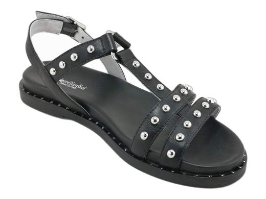 Sandali bassi NeroGiardini con borchie glam e fussbett imbottito. Sportivi, grintosi e comodissimi. Stile Made in Italy ai tuoi piedi!<br /><br />Se cerchi sandali bassi da donna che siano comodi ma con grinta da vendere, i *NeroGiardini E513480D* sono la risposta fashion ai tuoi desideri (e ai tuoi piedi stanchi).<br /><br />Dallo stile sportivo con una bella inclinazione glam, questi sandali “a ragnetto” in vera pelle non passano certo inosservati grazie alle borchie in acciaio lucido—piccole, ma toste, come te.<br /><br />Il cinturino alla caviglia con fibbia regolabile assicura una calzata perfetta, mentre il fussbett in pelle (aka sottopiede) è così imbottito e sagomato che potresti scordarti di averli indosso. Il fondo piatto in gomma antiscivolo è flessibile e sicuro, anche nelle giornate più agitate.<br /><br />Ideali per chi ama camminare tanto senza rinunciare allo stile, per look casual con quel tocco di rock, o per outfit estivi da urlo.<br />Sono versatili, comodi, stilosi—e, ovviamente, artigianali e Made in Italy.