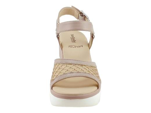 Sandalo donna NeroGiardini con zeppa bicolore 8 cm, tomaia in pelle e rete ricamata, cinturino regolabile e sottopiede memory per un look sportivo e grintoso.