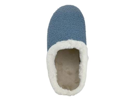 Pantofole donna CINZIA Soft LZD31 002 invernali aperte dietro in lana cotta jeans con suola in gomma naturale<br /><br />Pantofole donna invernali CINZIA Soft LZD31 002 aperte dietro, ideali per affrontare la stagione fredda con comfort e praticità. La tomaia è realizzata in lana cotta a ricciolo color jeans, calda e resistente, arricchita da una bordatura in pelliccia sintetica che aumenta la sensazione di morbidezza e protezione.<br /><br />La fodera interna in peluche caldo assicura un comfort avvolgente e mantiene il piede piacevolmente al caldo. Il sottopiede in velluto imbottito offre un appoggio confortevole ed è strutturato con un rialzo interno sotto il tallone che funge da tacco: esternamente la pantofola appare piatta, ma internamente garantisce maggiore stabilità e una postura più naturale.<br /><br />Il fondo complessivo è alto 4 cm, ottenuto dall’unione del rialzo interno e della suola in gomma naturale, flessibile e antiscivolo, adatta anche a superfici leggermente bagnate. Una pantofola perfetta per la casa, il relax quotidiano e le attività domestiche invernali, pensata per chi cerca calore, comfort e sicurezza.