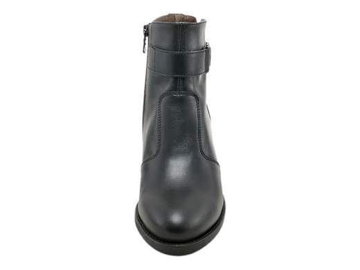 Scopri i Tronchetti Donna NeroGiardini I411270D in pelle con cinturino e accessorio metal, eleganti e pratici con tacco 4 cm. Acquista ora su Laporta Calzature! <br /><br />I Tronchetti Donna NeroGiardini I411270D, disponibili su Laporta Calzature, sono l’essenza del glamour pratico, perfetti per accompagnarti in ogni occasione. <br />Realizzati interamente in pelle di qualità, questi tronchetti sfoggiano un elegante cinturino alla caviglia impreziosito da un raffinato accessorio metallico. <br />La chiusura con zip laterale è pensata per chi vuole uscire di casa con stile... ma senza perdere tempo! <br />Il sottopiede estraibile DryGo non solo offre comfort, ma mantiene i tuoi piedi freschi assorbendo l’umidità. <br />La suola in gomma antiscivolo e il tacco di 4 cm ti garantiscono stabilità e comodità per tutto il giorno. <br />Scegli praticità, raffinatezza e un pizzico di grinta: acquista ora su Laporta Calzature e porta il tuo outfit al livello successivo!