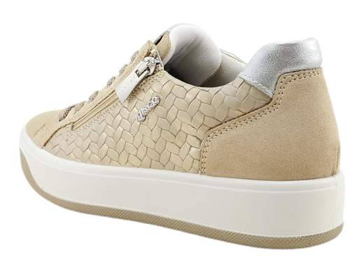 Sneakers donna IGI&CO Ava 7656522 in camoscio e pelle stampata, con zip laterale e platform 3,5 cm. Comfort e stile Made in Italy su Laporta Calzature! <br /><br />Se cerchi sneakers che uniscano stile e comodità, le IGI&CO Ava 7656522 fanno al caso tuo! <br />Realizzate in camoscio e pelle stampata effetto intreccio, regalano un look raffinato e originale. La doppia chiusura con lacci e zip laterale rende la calzata pratica e veloce, mentre il plantare imbottito ed estraibile può essere facilmente sostituito con uno correttivo. <br />Il fondo platform da 3,5 cm, leggero e ammortizzante, offre massimo comfort per tutta la giornata. <br />Scoprile ora su Laporta Calzature e dai slancio al tuo stile!