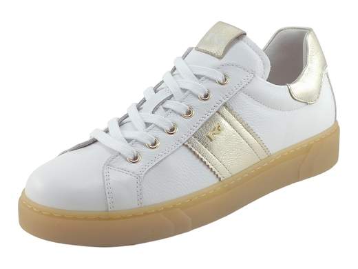 Scarpa sportiva donna NeroGiardini in pelle bianca con dettagli miele, suola platform ambra e plantare traspirante memory foam DryGo per un comfort urbano superiore.