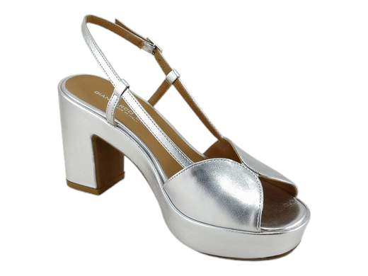 Sandalo elegante da donna in pelle laminata argento con tacco a blocco, plateau e cinturino slingback per cerimonie.