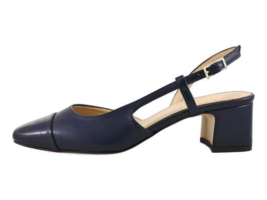 Décolleté bicolore Nacrée con tacco 4,5cm a blocco, cinturino regolabile e suola antiscivolo. Comfort classico e manifattura artigianale per cerimonie o ufficio.