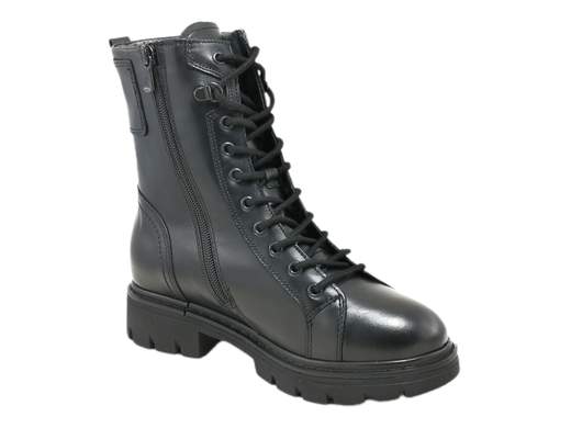 Esplora lo stile audace degli anfibi da donna NeroGiardini I309062D. Questi anfibi sono l'emblema dell'eleganza ribelle, con pelle di alta qualità abbellita da accessori metal distintivi. La combinazione di ampia allacciatura e zip laterale offre un look sofisticato e pratico. Con il plantare imbottito in morbida pelle, potrai affrontare la giornata con il massimo comfort. La suola in gomma carrarmato, con il suo tacco a blocco di 4 cm, conferisce una presenza decisa e offre un'aderenza eccezionale su varie superfici. Afferra la grinta e l'artigianalità italiana con questi anfibi che uniscono stile e praticità.