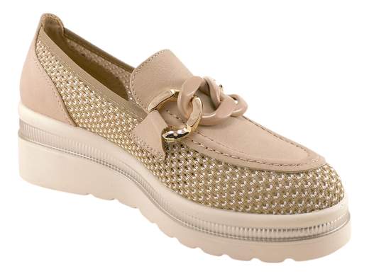 Mocassino estivo da donna Cinzia Soft color nude, tessuto traforato traspirante e zeppa comoda da 5,5 cm per un benessere quotidiano e uno stile giovanile.