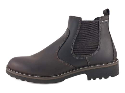 Stivaletti uomo impermeabili in nabuk con GORE-TEX, caldi e traspiranti, ideali per inverno, pioggia e uso quotidiano.<br /><br />Questi stivaletti da uomo uniscono l’eleganza pulita di un Chelsea alla funzionalità tecnica di un anfibio invernale, risultando estremamente versatili e affidabili. La tomaia è realizzata in nabuk ingrassato color Testa di Moro, trattato per respingere l’acqua, mentre la fodera in GORE-TEX garantisce una protezione totale dall’umidità: l’acqua non entra, ma il piede resta asciutto e traspirante anche dopo molte ore.<br /><br />Esternamente presentano il classico elastico laterale, ma sono arricchiti da una zip interna che rende la calzata più rapida e pratica, senza compromettere la linea elegante. La soletta in pelle imbottita, estraibile e traspirante migliora ulteriormente il comfort, offrendo sostegno e benessere continuo durante l’uso quotidiano.<br /><br />Il fondo in poliuretano isolante, leggero e flessibile, è dotato di un leggero carrarmato e di un tacco da 3 cm, studiato per garantire stabilità e sicurezza anche su superfici bagnate o scivolose. La calzata è comoda e bilanciata, ideale per affrontare inverno, pioggia e giornate fredde senza rinunciare allo stile.<br /><br />Un Chelsea solo all’apparenza, ma con anima tecnica e spirito urbano, perfetto per il lavoro, gli spostamenti quotidiani e le uscite serali. Sceglilo se cerchi uno stivaletto elegante, impermeabile e pronto a tutto.
