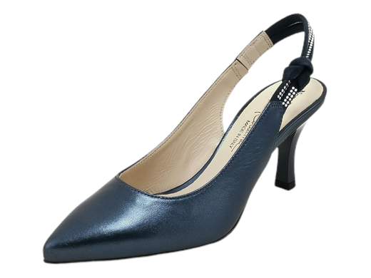 Slingback NeroGiardini E218342DE: scintilla ad ogni passo!<br />Pelle, cinturino con strass, sottopiede imbottito, suola antiscivolo, tacco a spillo di 7 cm e comode.