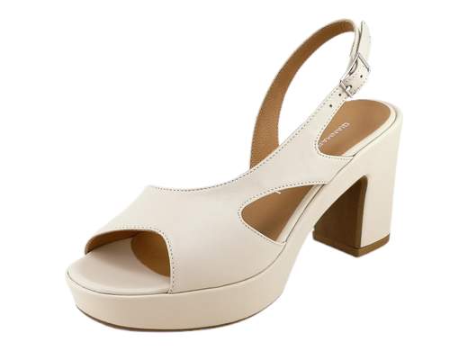 Sandalo elegante da donna in pelle color milk con tacco a blocco, plateau e cinturino alla caviglia per cerimonie.