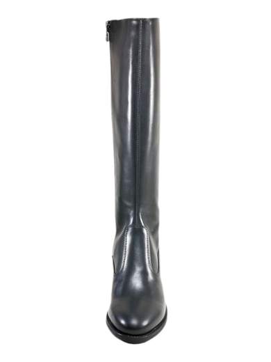 Stivali donna NeroGiardini in pelle con zip posteriore ed elastico al gambale. Tacco 4 cm e comfort DryGo. Eleganza e praticità su Laporta Calzature! <br /><br />Gli stivali NeroGiardini I117561D sono il perfetto mix di eleganza e funzionalità per affrontare l'inverno con stile. <br />Realizzati con tomaia e fodera in pelle di alta qualità, offrono un comfort imbattibile grazie al sottopiede imbottito estraibile DryGo, che assicura igiene e traspirabilità. <br />Il tacco a blocco da 4 cm dona un tocco raffinato senza rinunciare alla comodità, mentre l’inserto elastico lungo tutto il gambale posteriore, regolabile con zip, garantisce una calzata ottimale e pratica. <br />Ideali per un outfit elegante anche nelle giornate più fredde. Scoprili ora su Laporta Calzature e coccola i tuoi piedi con il Made in Italy!