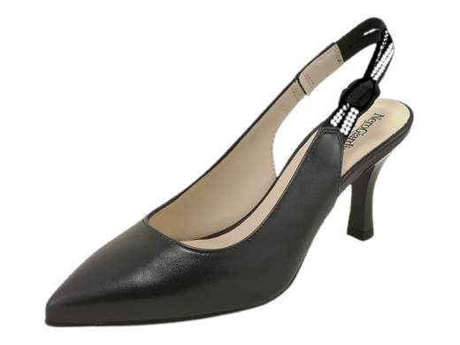 Décolleté slingback NeroGiardini E218341DE in pelle con cinturino elastico arricchito da strass, tacco rocchetto 7 cm e suola antiscivolo. Eleganza Made in Italy! <br /><br />Un tocco di luce ai tuoi passi! <br />Questi décolleté slingback NeroGiardini combinano raffinatezza e praticità con il loro cinturino elastico arricchito da strass scintillanti. <br />Il tacco rocchetto da 7 cm slancia con eleganza, mentre il sottopiede leggermente imbottito ti assicura comfort per tutta la serata. <br />La suola con inserto antiscivolo ti permette di muoverti con sicurezza, dal red carpet alle cene più chic. <br />Made in Italy, sinonimo di qualità e stile. Pronta a brillare? Li trovi su Laporta Calzature!