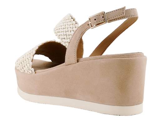 Sandalo elegante da donna Gianmarco Sorelli art 3085 con fasce in tessuto raffia color milk, cinturino e zeppa da 6 cm in camoscio velour taupe e suola Extralight panna.