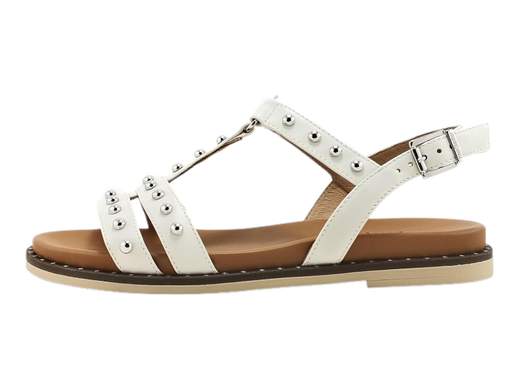 Sandali bassi NeroGiardini con borchie glam e fussbett imbottito. Sportivi, grintosi e comodissimi. Stile Made in Italy ai tuoi piedi!<br /><br />Se cerchi sandali bassi da donna che siano comodi ma con grinta da vendere, i *NeroGiardini E513480D* sono la risposta fashion ai tuoi desideri (e ai tuoi piedi stanchi).<br /><br />Dallo stile sportivo con una bella inclinazione glam, questi sandali “a ragnetto” in vera pelle non passano certo inosservati grazie alle borchie in acciaio lucido—piccole, ma toste, come te.<br /><br />Il cinturino alla caviglia con fibbia regolabile assicura una calzata perfetta, mentre il fussbett in pelle (aka sottopiede) è così imbottito e sagomato che potresti scordarti di averli indosso. Il fondo piatto in gomma antiscivolo è flessibile e sicuro, anche nelle giornate più agitate.<br /><br />Ideali per chi ama camminare tanto senza rinunciare allo stile, per look casual con quel tocco di rock, o per outfit estivi da urlo.<br />Sono versatili, comodi, stilosi—e, ovviamente, artigianali e Made in Italy.