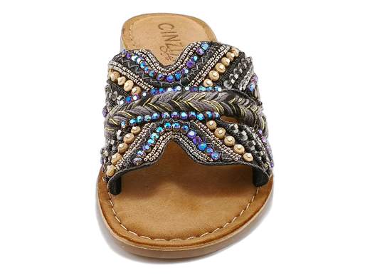 Ciabatte basse donna CINZIA Soft IT1042 con pietre e strass. Comode, brillanti e grintose, perfette per l’estate. Scopri subito il tuo paio!<br /><br />Brillare senza rinunciare al comfort? Con le CINZIA Soft IT1042 ci riesci al primo passo. La fascia, ricoperta da corallini, pietre e strass, aggiunge un tocco di luce e grinta al tuo outfit estivo.<br /><br />Il sottopiede imbottito coccola il piede a ogni camminata, mentre il fondo basso con tacco da 1,5 cm in gomma antiscivolo garantisce stabilità e comodità assoluta.<br /><br />Perfette con look casual, sportivi o da vacanza, sono le ciabatte ideali per accompagnarti ovunque con stile e praticità.<br /><br />Non aspettare: rendi indimenticabile la tua estate con le CINZIA Soft IT1042!